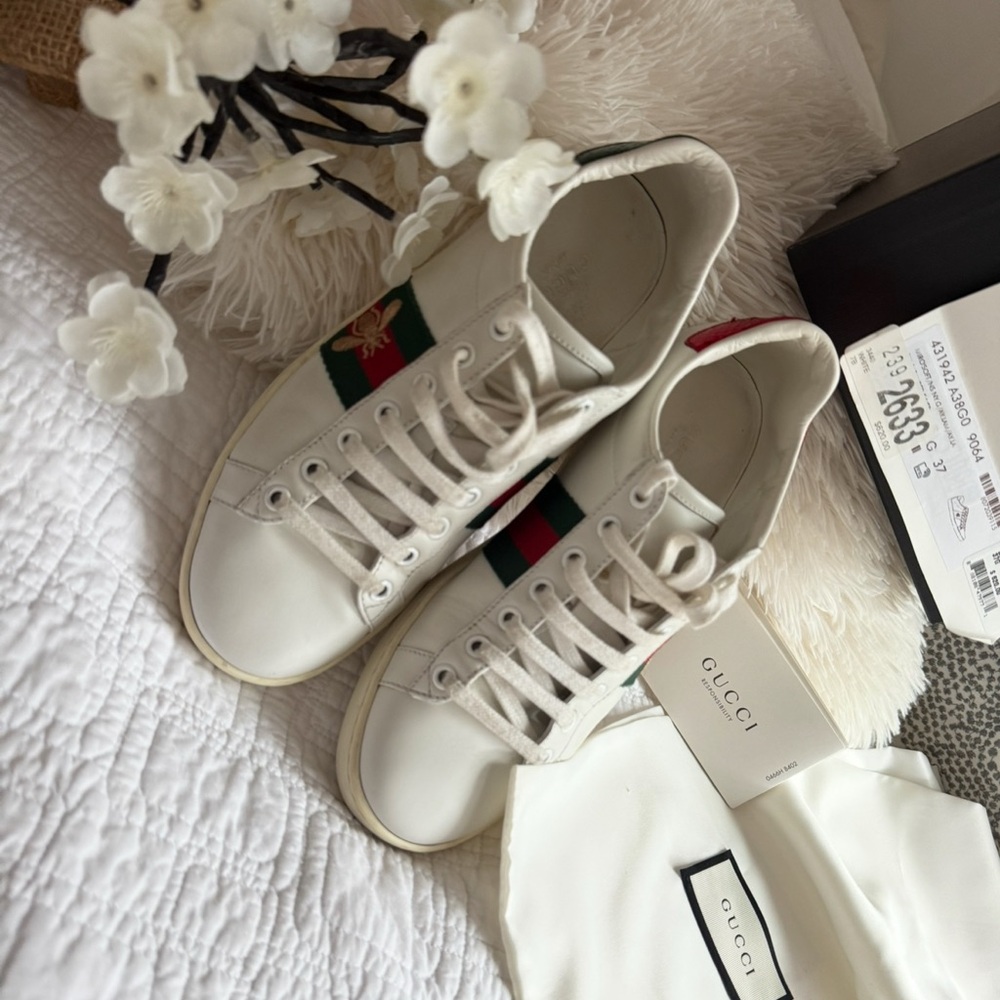 Gucci White and Green Sneakers with Red Accents - Picture 4 of 9